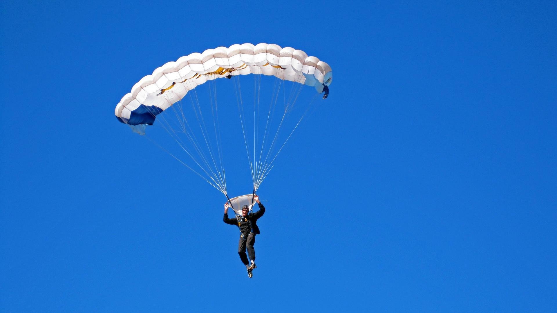 CBA联盟举办高水平裁判培训营提升执法质量，cba专业裁判