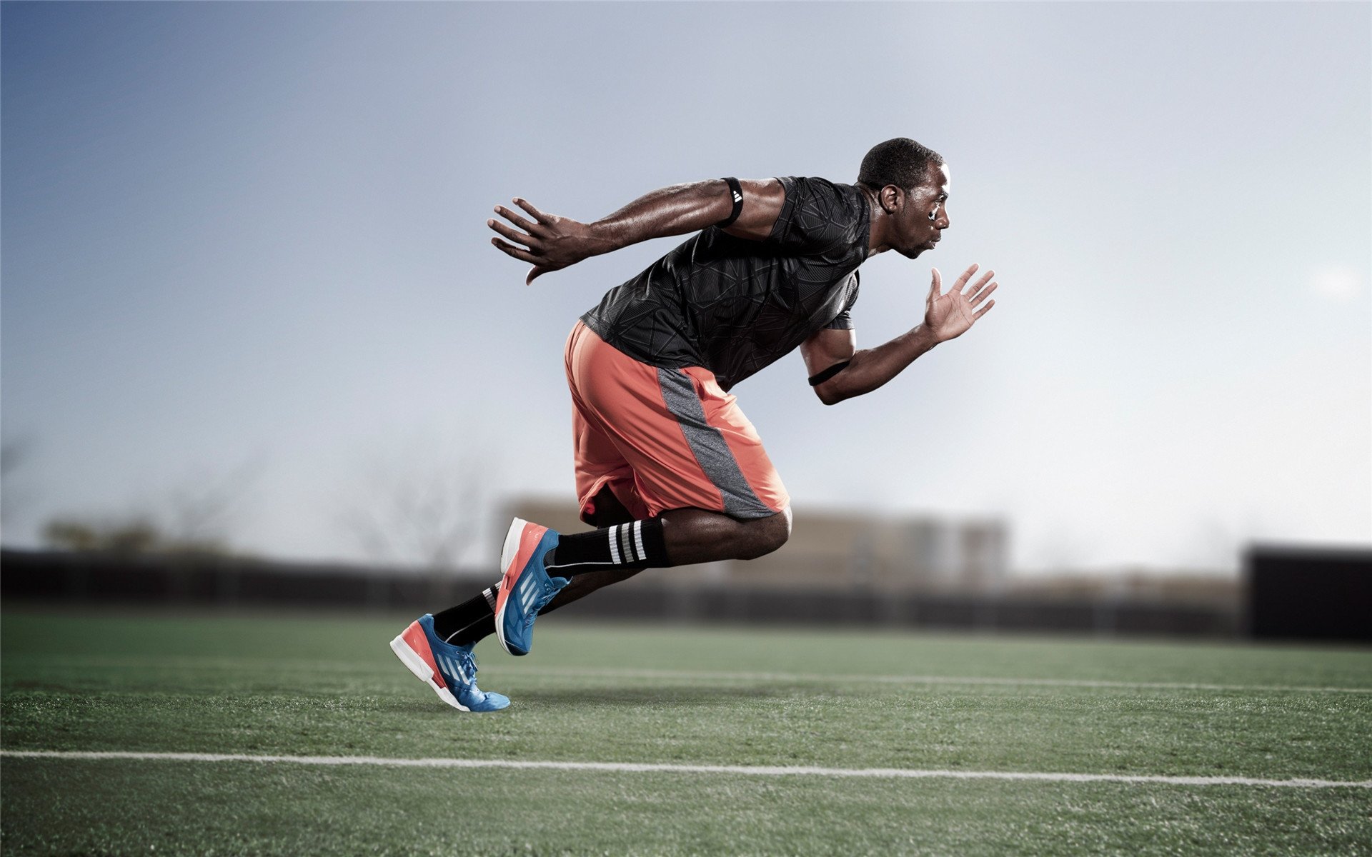 爱游戏体育平台-大型户外充气障碍赛，互动体验新玩法，充气装备